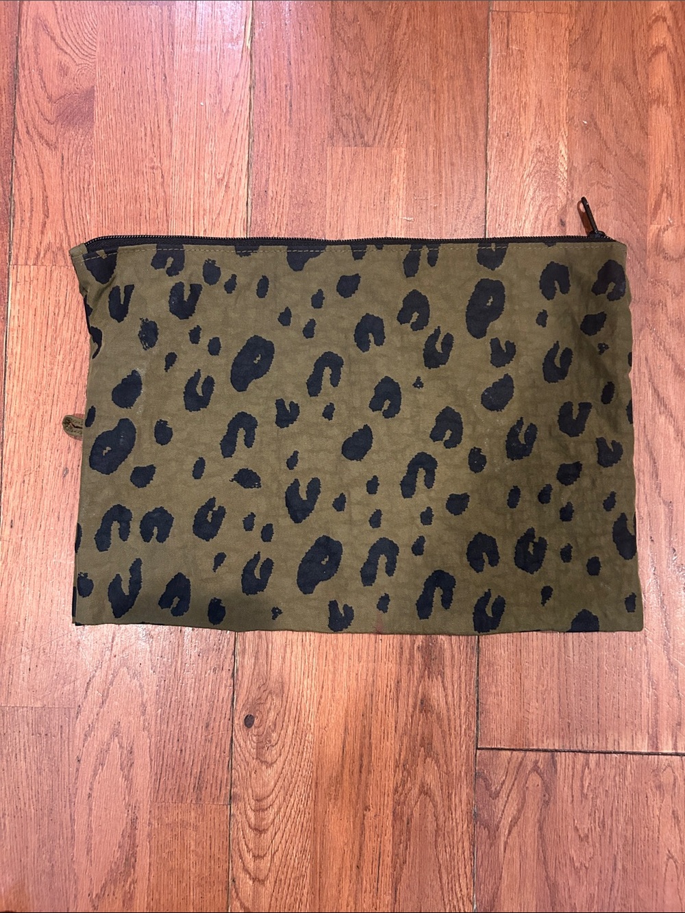 Baggu Olive Green Leopard Print Large Go Pouch Zip Pouch - Picture 2 of 8